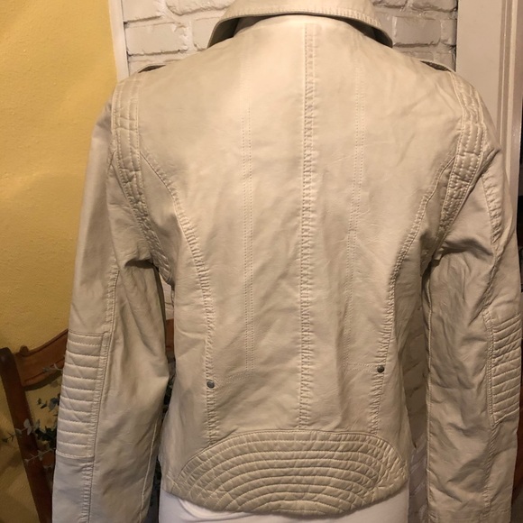 3 for $25 CREAM LEATHER JACKET Size large - Picture 3 of 8